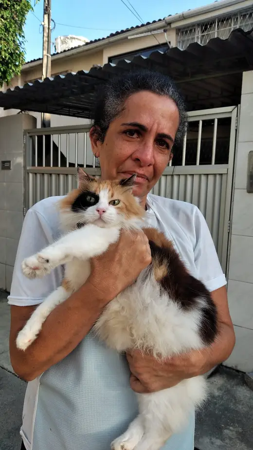 Reencuentro de Rosana con su gata Belinha